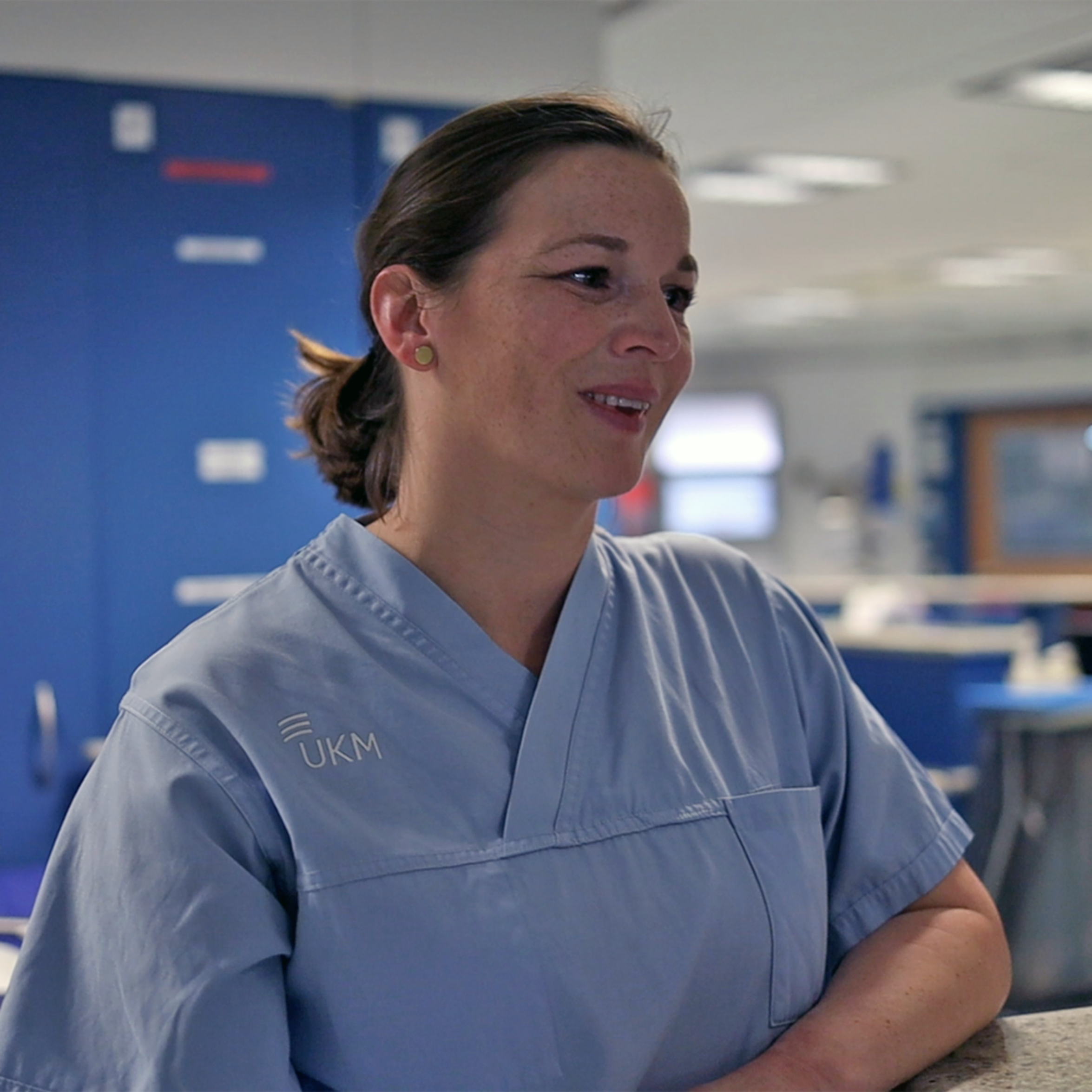 UKM Organspende | Intensivpflegerin Renata Bastin im Gespräch auf Station